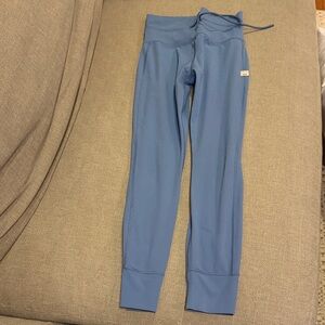 Vuori Kids Leggings in Sky Blue